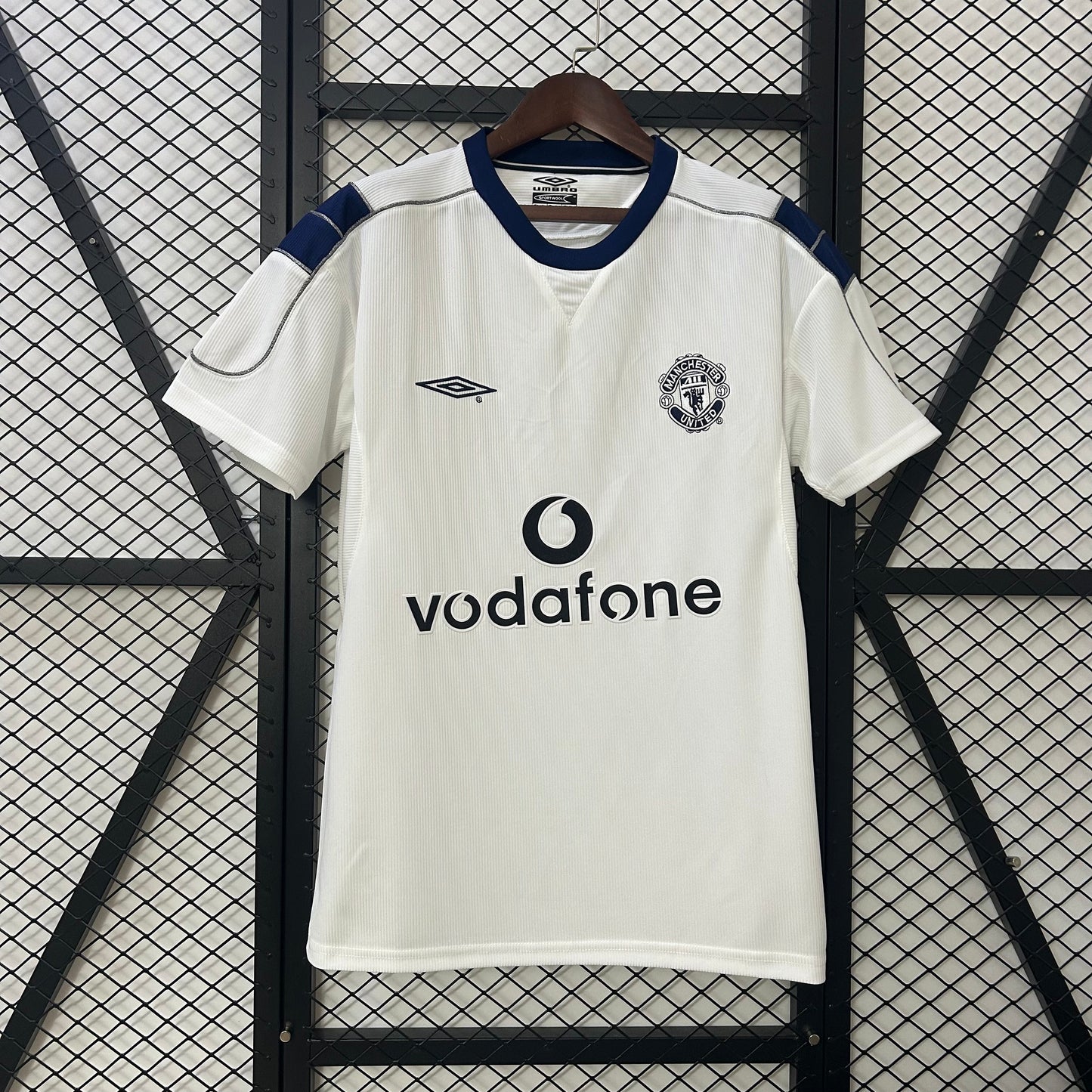 Retro Manchester United 00-01 Visitante