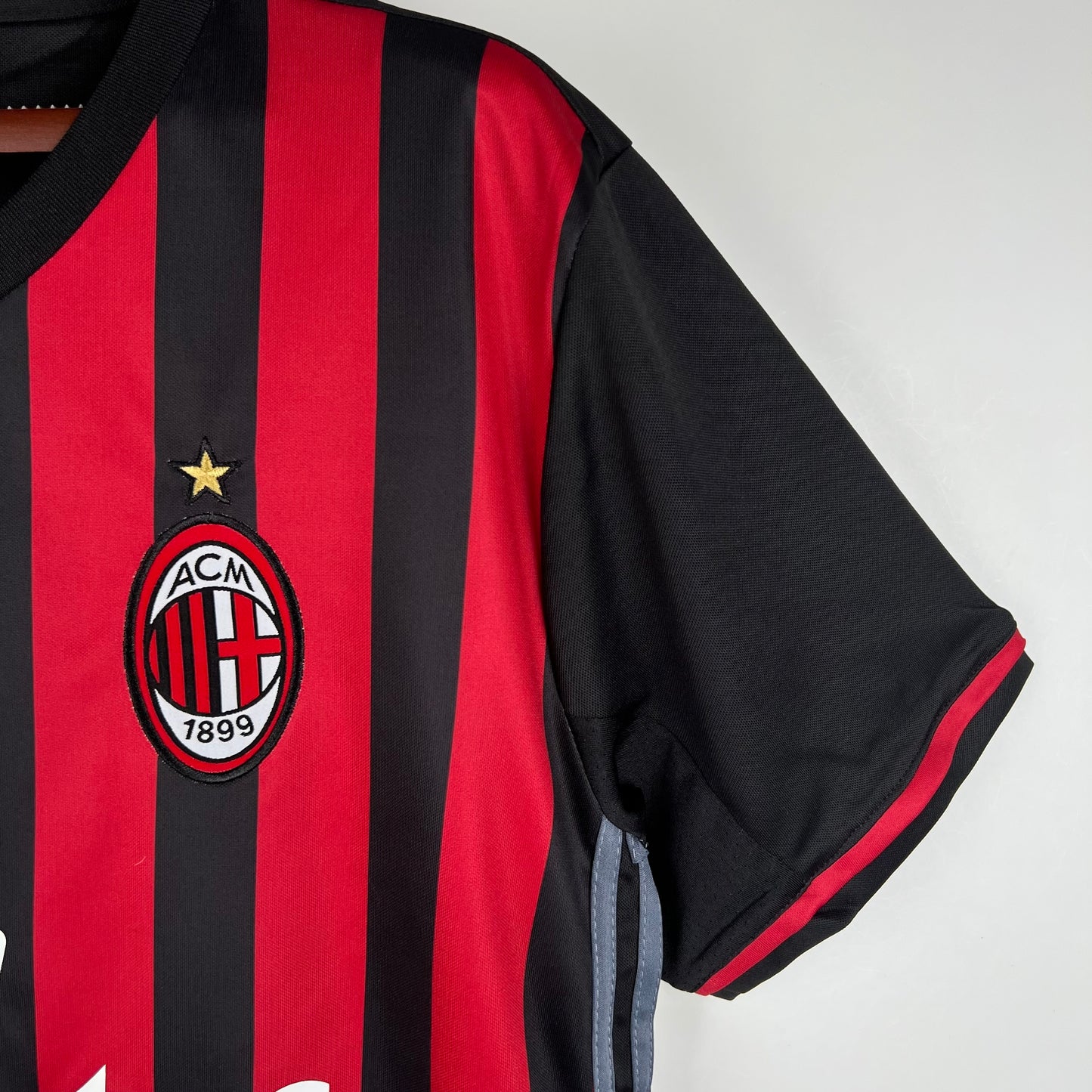 Retro Milan 16-17 Local