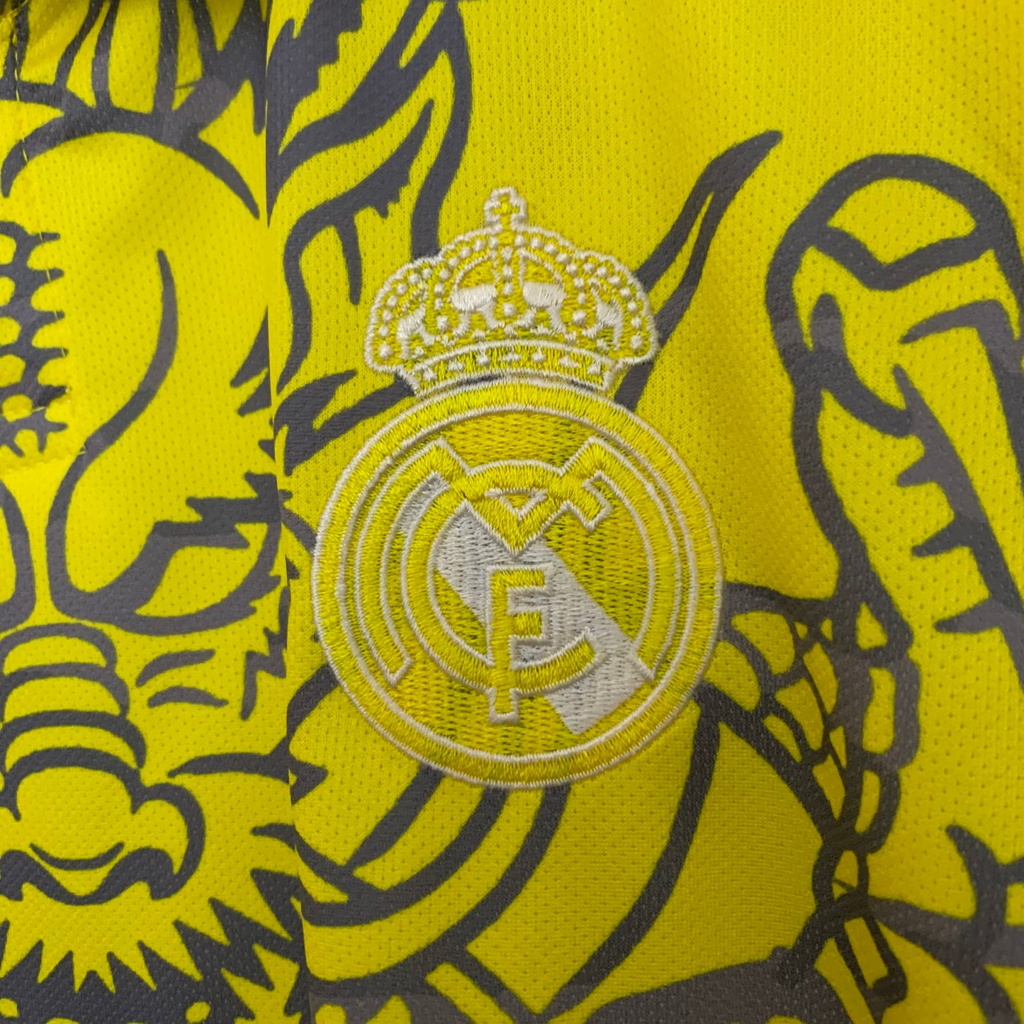 Real Madrid 2025 Edición Especial (Fan Version)