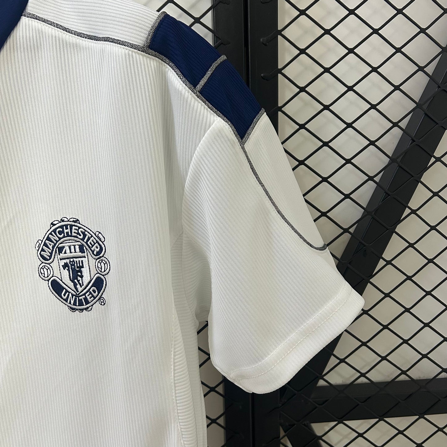 Retro Manchester United 00-01 Visitante