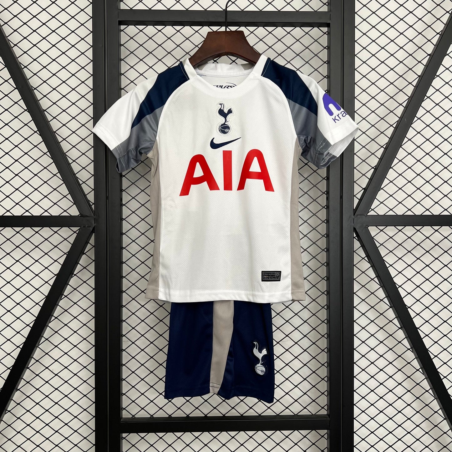 Tottenham 25-26 Local (Niño)