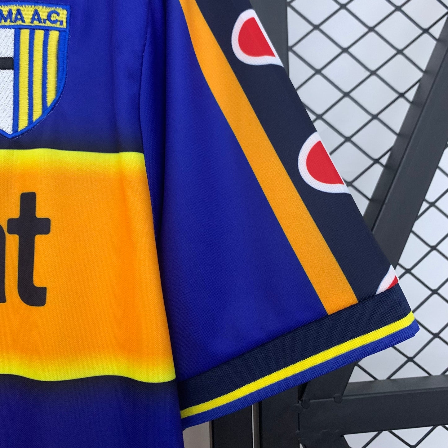 Retro Parma 02-03 Local
