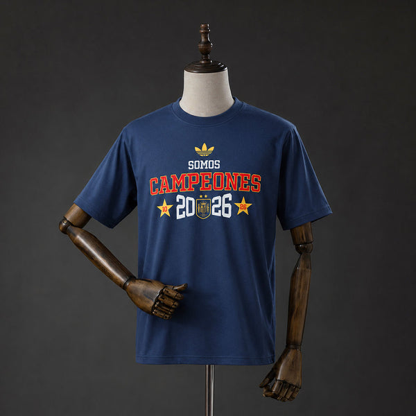 Camiseta España "We Are Champions" 2026 – Azul