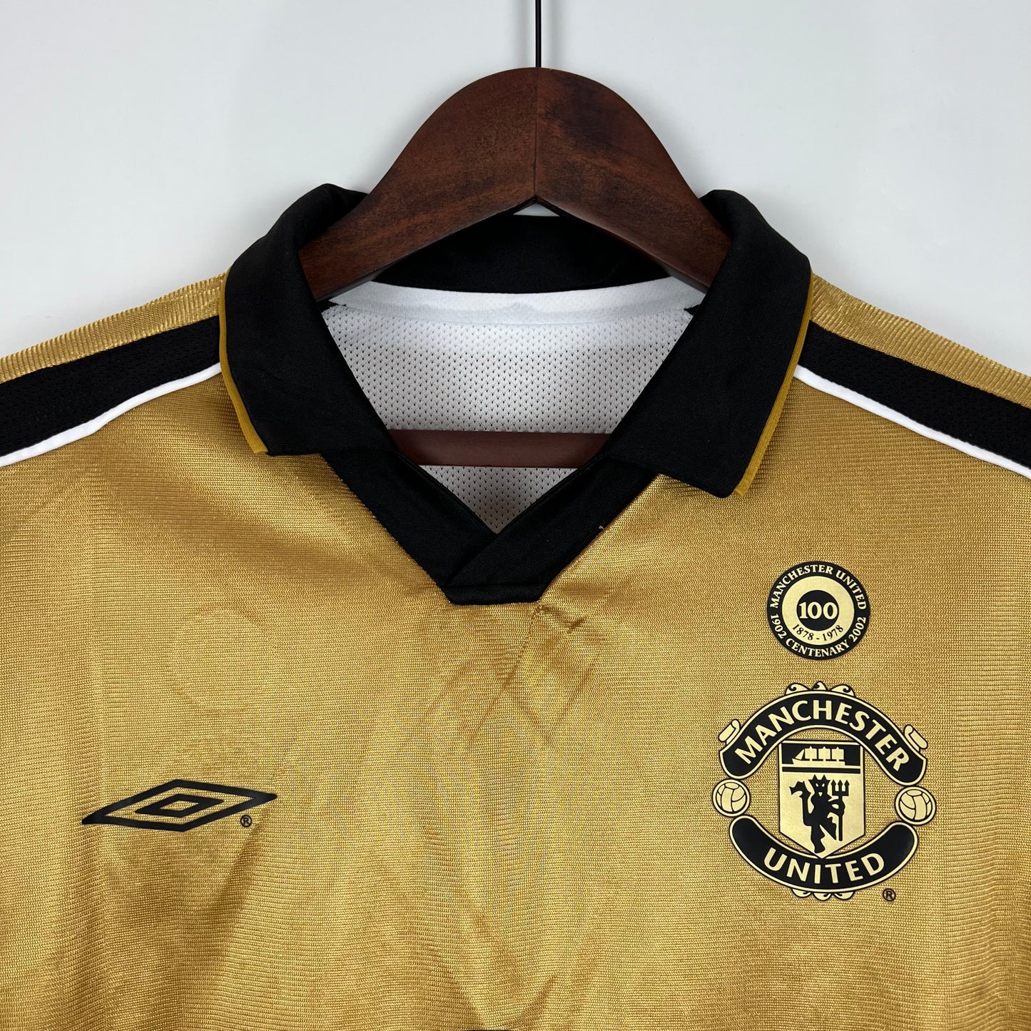 Retro Manchester United 01-02 100 aniversario Dorado (Manga Larga)