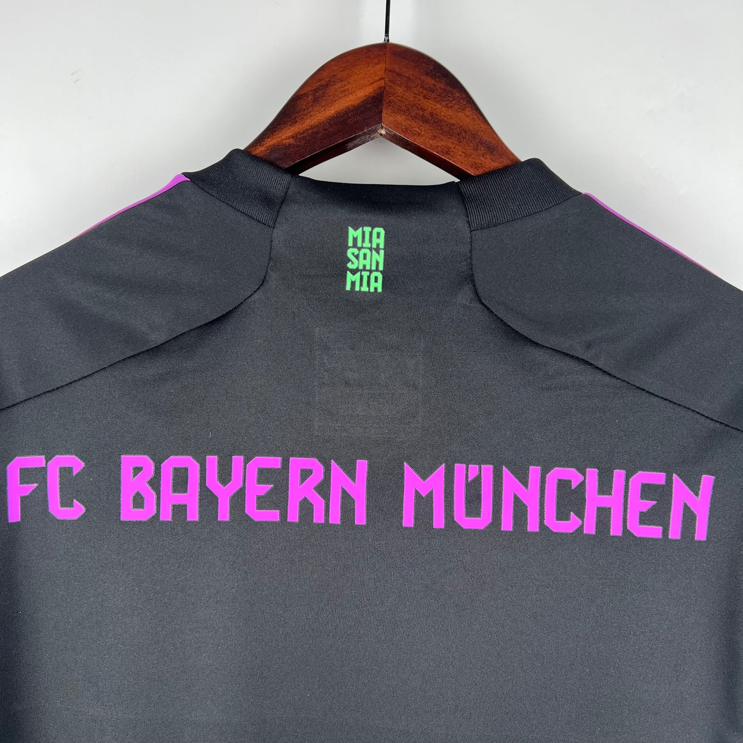 Bayern de Múnich 23-24 Visitante (Fan Version)